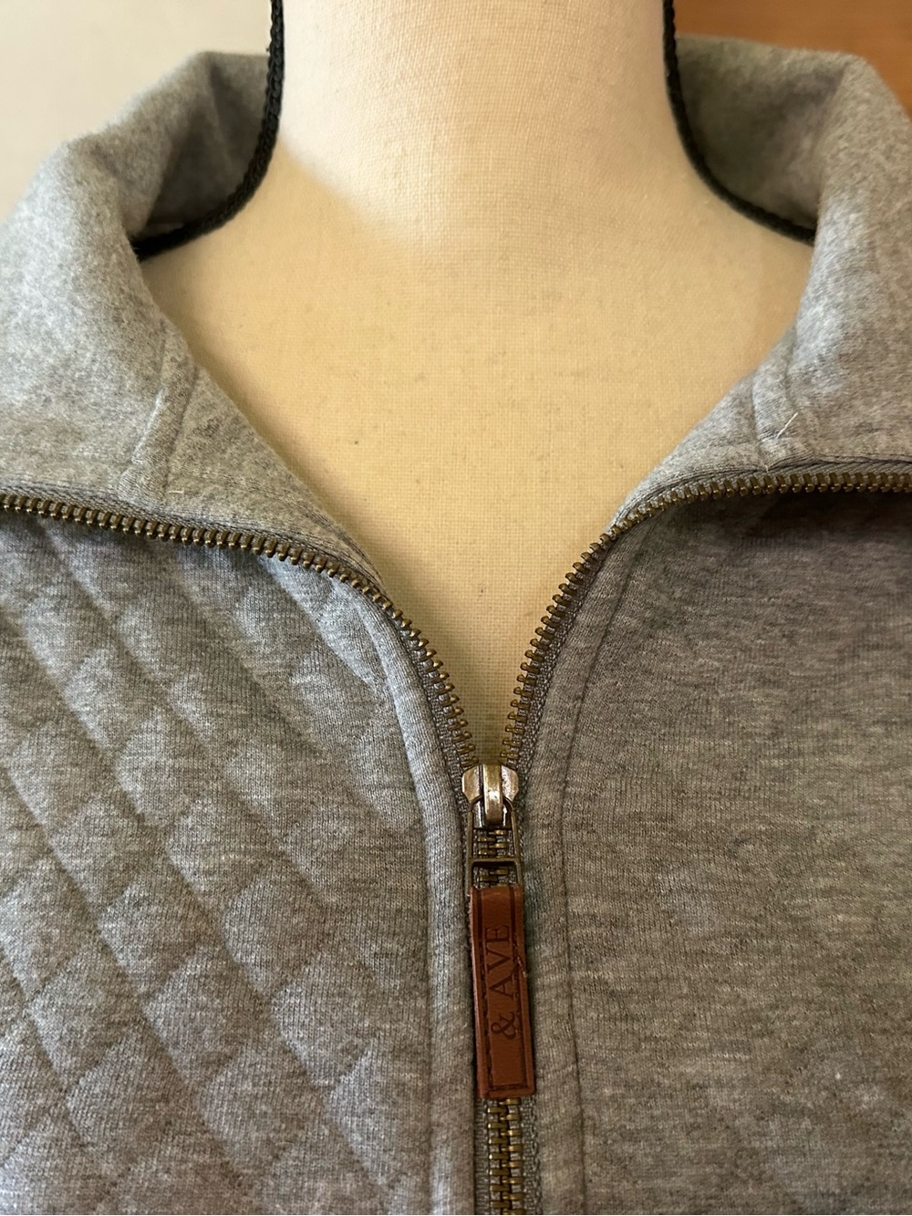 NWT Ampersand Avenue Quilted HalfZip in Charcoal - Picture 10 of 12